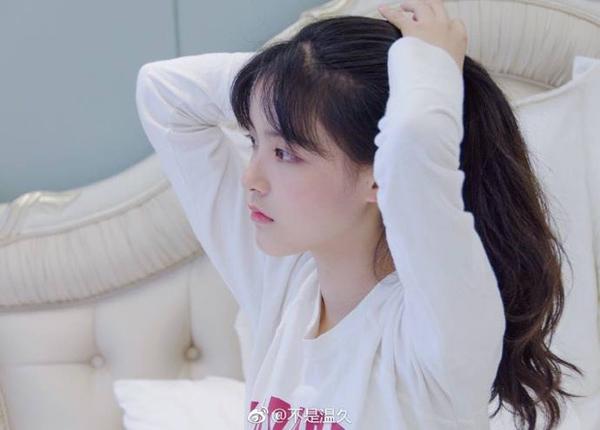 Nhan sắc đẹp xuất sắc của cô nàng lọt top 10 nữ sinh xinh đẹp nhất Trung Quốc-1