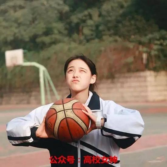 Nhan sắc đẹp xuất sắc của cô nàng lọt top 10 nữ sinh xinh đẹp nhất Trung Quốc-7