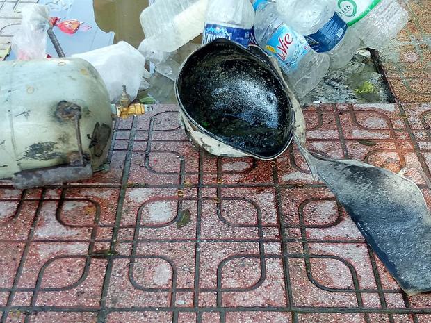 Nổ bình khí bơm bóng bay bán cho học sinh ngày khai giảng-2