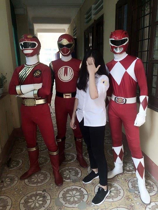 Học sinh thích thú khi siêu nhân xuất hiện trong lễ khai giảng-7