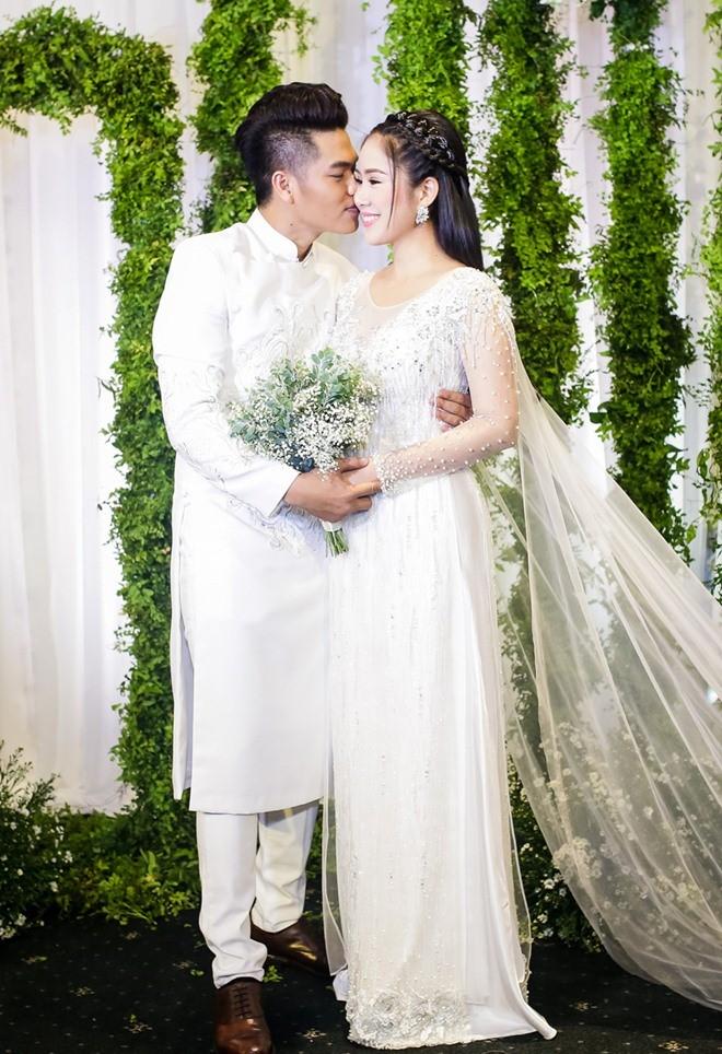 Fan giật mình nhận ra vợ mới kém 10 tuổi của Vân Quang Long quá giống Lê Phương-4