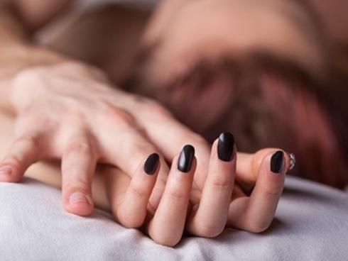 Chọn chồng theo tiêu chuẩn: nhà mặt phố, lương 40 triệu, đêm tân hôn mới ngất lịm vì sự thật...