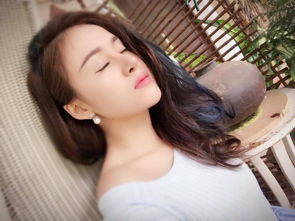 Hot girl - hot boy Việt 6/9: BB Trần bất ngờ khoe vòng 1 đẫy đà, quyến rũ-2