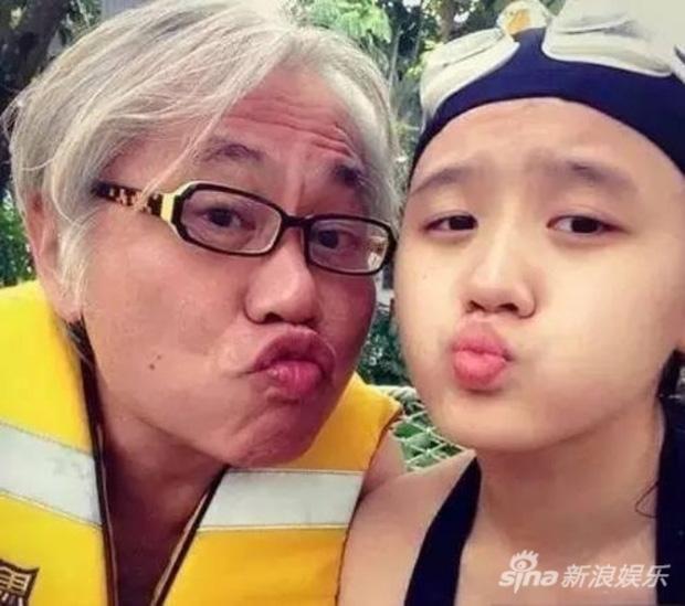 Đăng ảnh tự sướng khoe hạnh phúc, cặp đôi ông cháu hứng chịu búa rìu dư luận-2