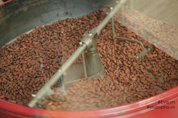 Mục sở thị quy trình sản xuất sô cô la được mệnh danh ngon nhất thế giới tại Hà Nội-10