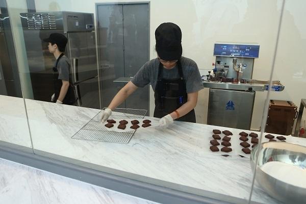 Mục sở thị quy trình sản xuất sô cô la được mệnh danh ngon nhất thế giới tại Hà Nội-13