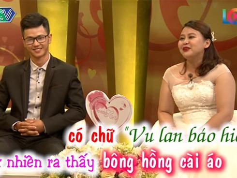 Có ai lại mang hoa có chữ ‘Vu Lan báo hiếu’ tặng người yêu như anh chàng này không?