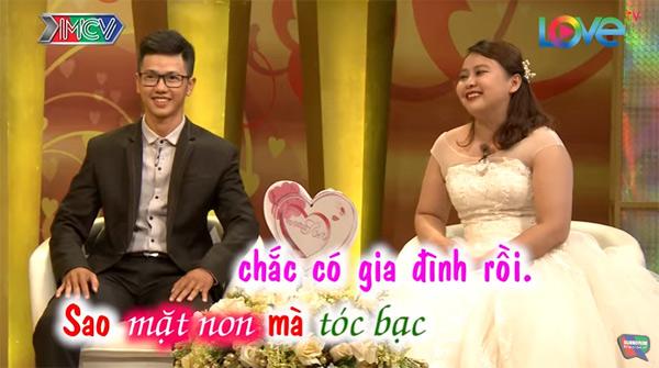 Có ai lại mang hoa có chữ ‘Vu Lan báo hiếu’ tặng người yêu như anh chàng này không?-4