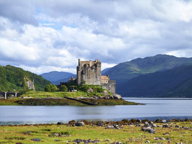 10 lâu đài cổ xa hoa và huyền ảo nhất trên thế giới-5