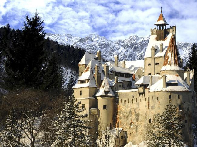 10 lâu đài cổ xa hoa và huyền ảo nhất trên thế giới-8