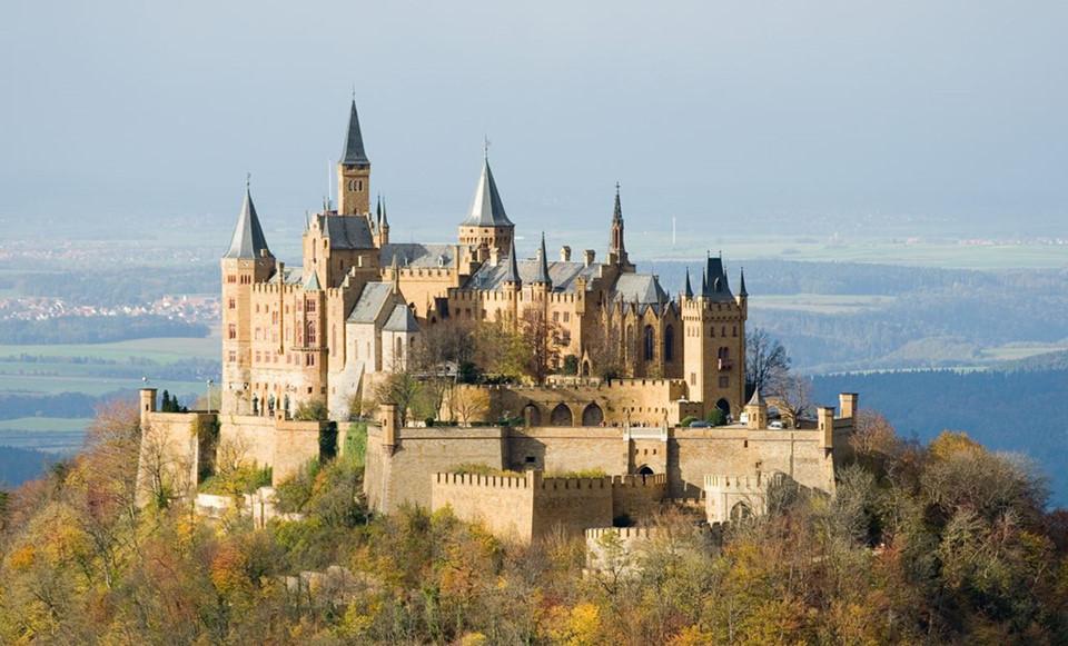 10 lâu đài cổ xa hoa và huyền ảo nhất trên thế giới-10