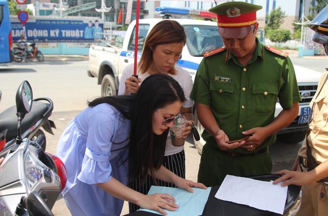 Sau clip lớn tiếng với cảnh sát giao thông, kiều nữ Ngọc Lan khẳng định: Họ đã thách thức tôi-2