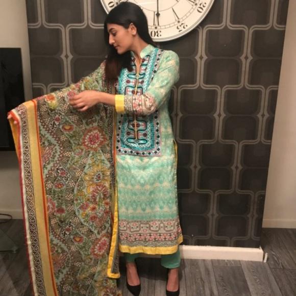 Hình ảnh mới sau khi tái tạo da của nữ sinh viên Anh bị tạt axit gây bất ngờ-5