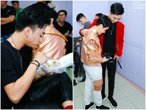 Vũ Cát Tường bất ngờ được tặng bánh sinh nhật trên sân khấu The Voice Kids-12