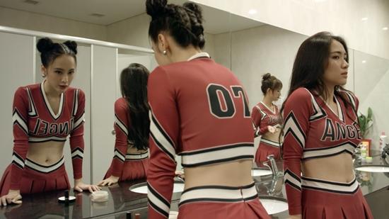 Angela Phương Trinh đang toan tính điều gì với âm mưu đánh rắn dập đầu?-1