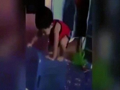 Clip hài: Khi lũ nhóc tì 'nhầm nhọt sang trồng trọt'