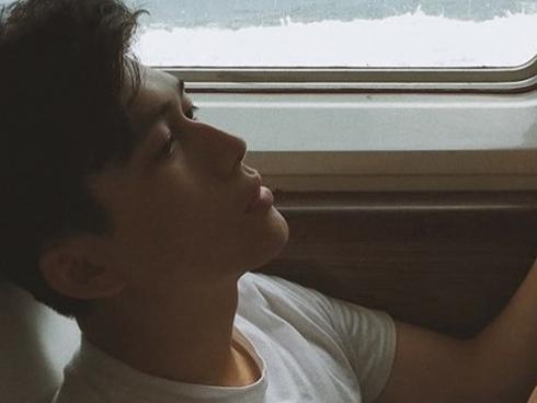 9X Sài Gòn 'đốn tim' hội chị em với góc nghiêng đẹp trai như tài tử