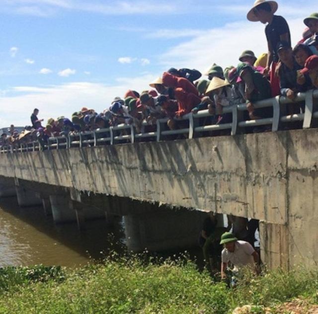 Người thân nói gì vụ mẹ mang bầu ôm 2 con nhảy sông tự tử?-3