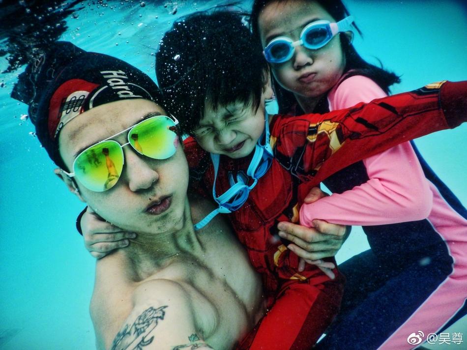 Cuối cùng cũng lộ diện con trai nam thần Ngô Tôn, đẹp hoàn hảo y chang bố-8