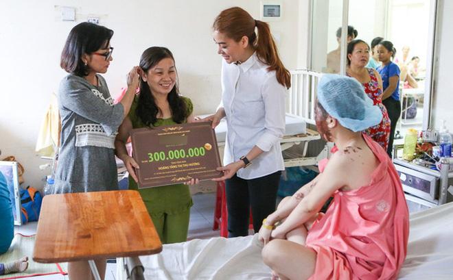 Chỉ là làm từ thiện thôi, sao Việt cũng bị ném đá không thương tiếc-3