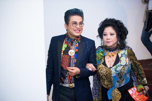 Chỉ là làm từ thiện thôi, sao Việt cũng bị ném đá không thương tiếc-6