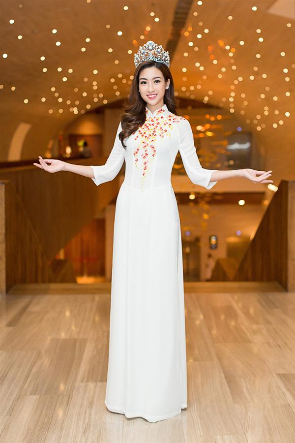 Tú Hảo tỏa sáng cùng kim cương tiền tỷ, đứng top mặc đẹp thảm đỏ thời trang tuần này-3