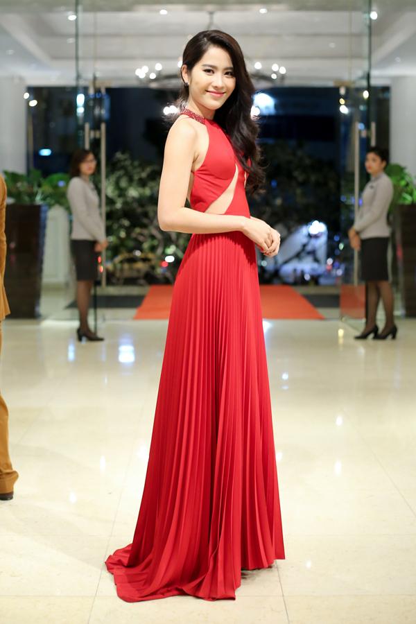 Tú Hảo tỏa sáng cùng kim cương tiền tỷ, đứng top mặc đẹp thảm đỏ thời trang tuần này-6