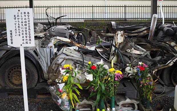 Chiếc xe ô tô bị đâm nát, sở cảnh sát Nhật Bản đem về thờ và câu chuyện khiến nhiều người rơi nước mắt-5