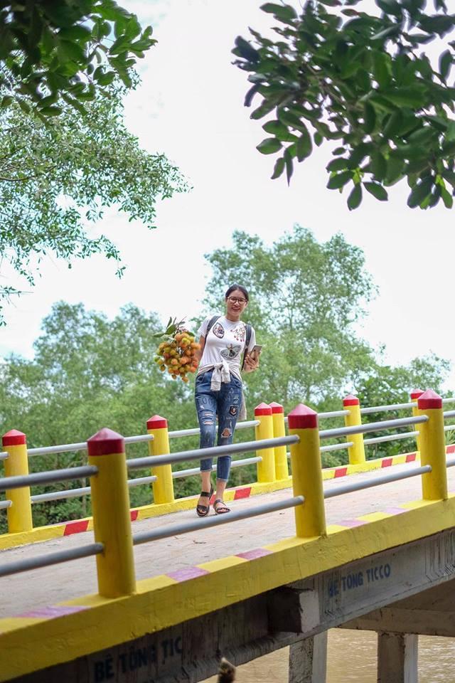 Bị chê ăn mặc lố lăng khi đi làm từ thiện, Trang Trần đáp trả: Tôi không phải hoa hậu lụa là gấm vóc-5