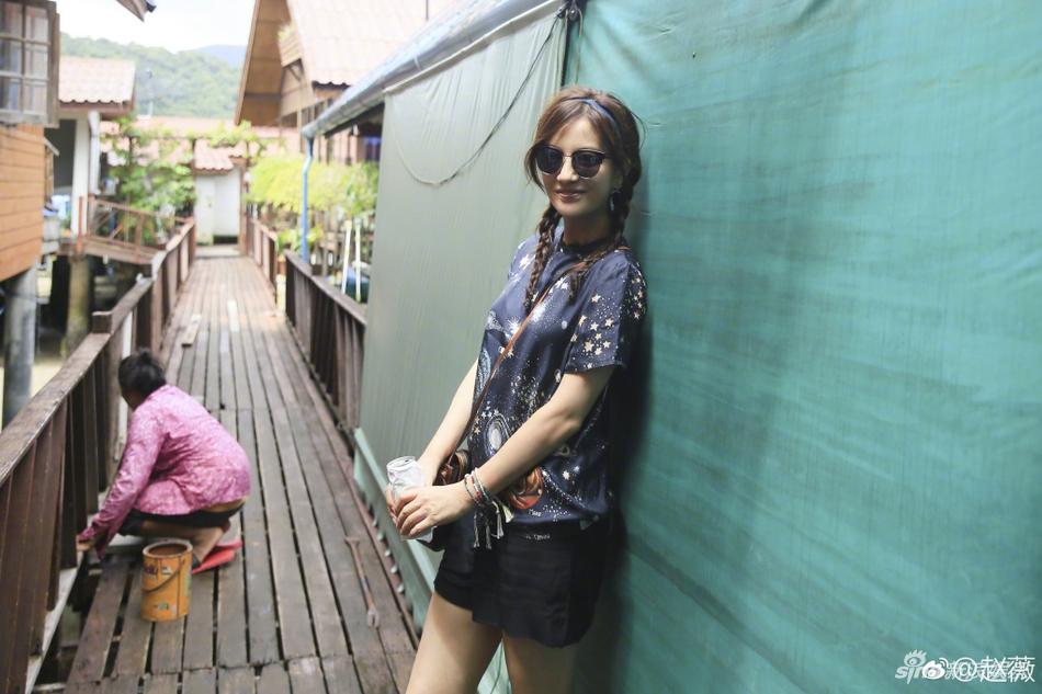 Triệu Vy đẹp không góc chết, trẻ trung như gái đôi mươi dù mặt mộc-1