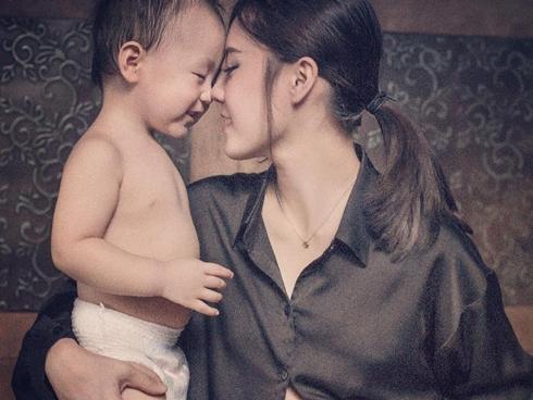 Nghẹn ngào với tâm thư cựu hot girl Lâm Á Hân nhắn nhủ con trai