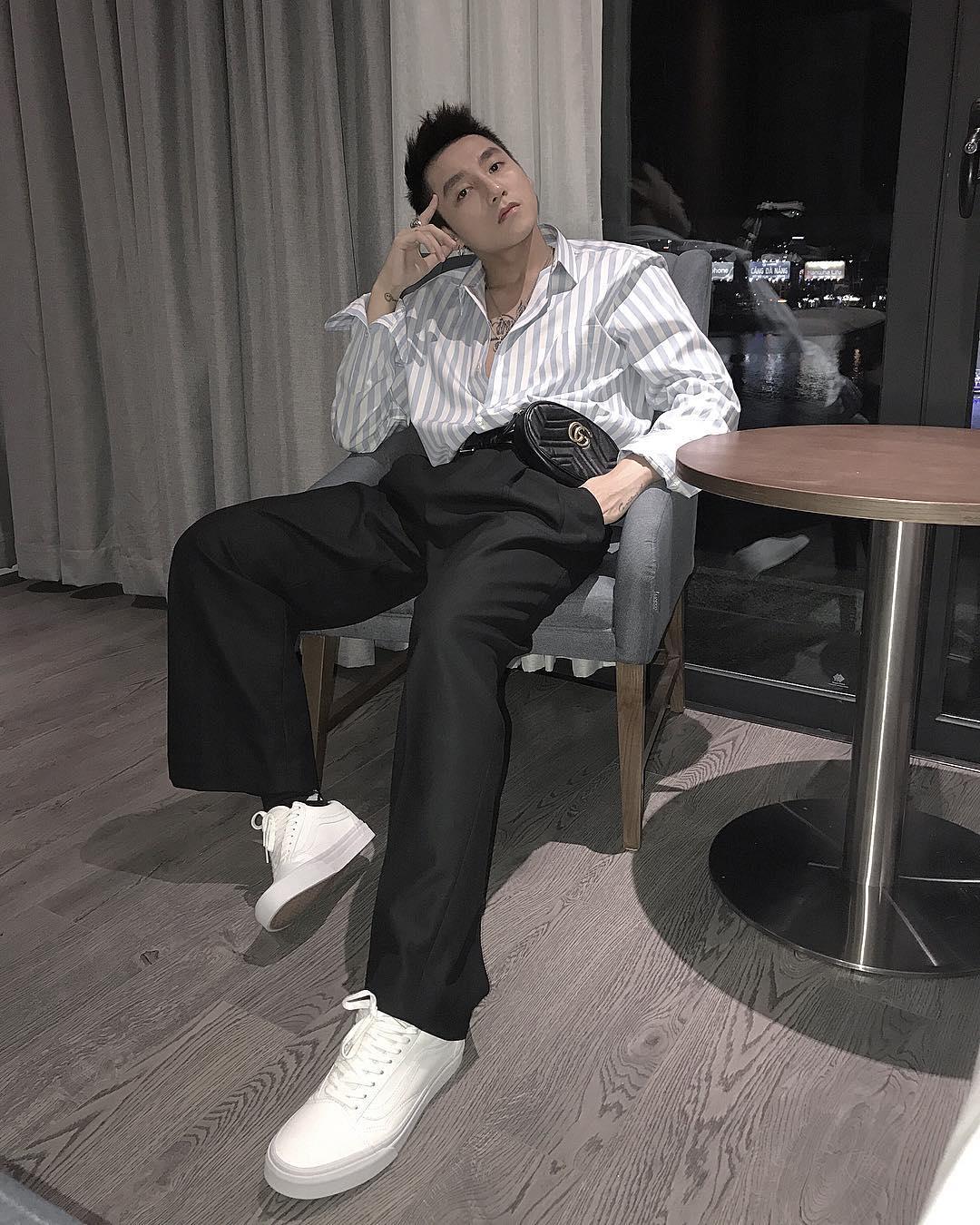 Tin sao Việt 7/9: Mạc Hồng Quân an nhiên bên vợ con sau thời gian lên tuyển-9