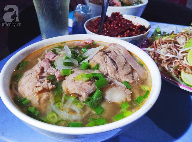Cố đô và nỗi nhớ thu bé lại trong bát bún bò Huế đêm-5