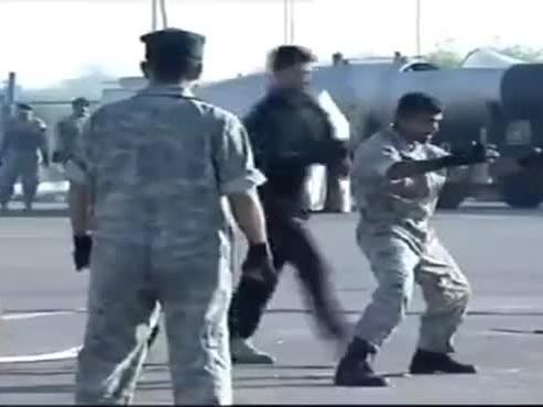 Clip: Màn võ thuật khiến toàn thể quan khách bối rối