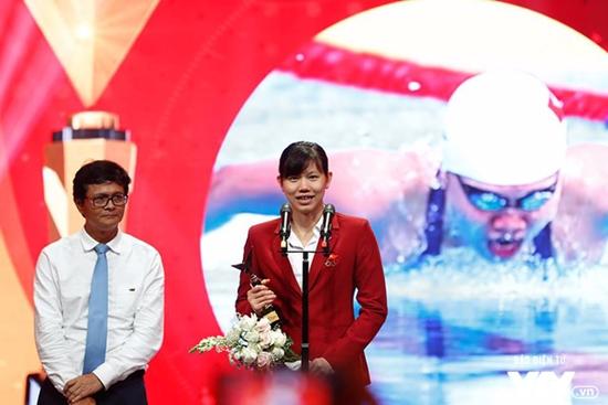 NSND Hoàng Dũng và phim Người phán xử chiến thắng tại VTV Awards 2017-3