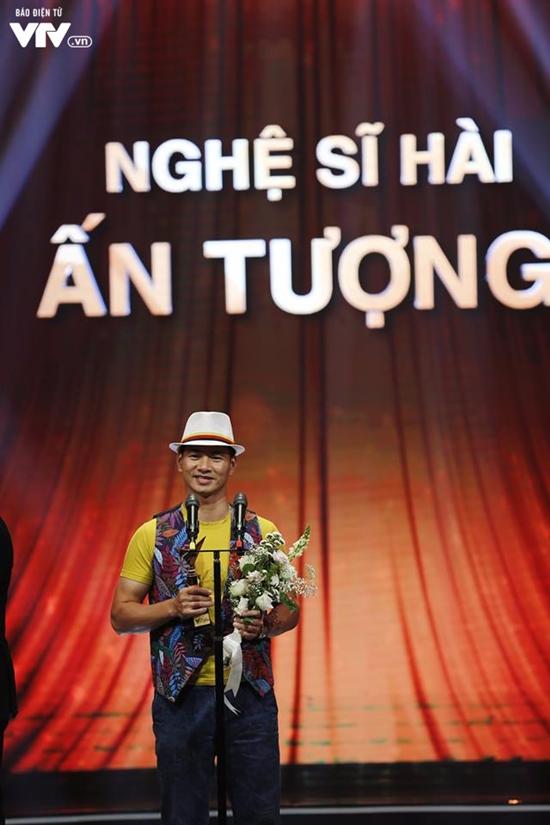 NSND Hoàng Dũng và phim Người phán xử chiến thắng tại VTV Awards 2017-6