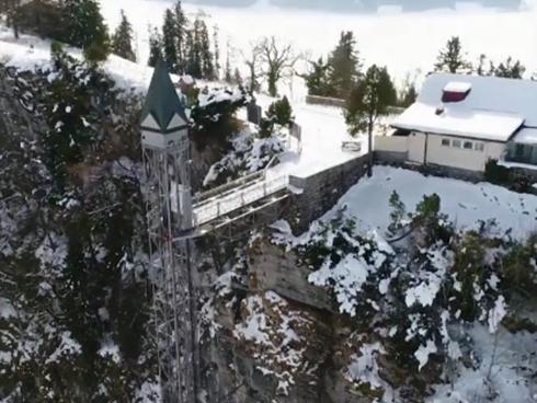 Thang máy ốp kính không dành cho du khách yếu tim