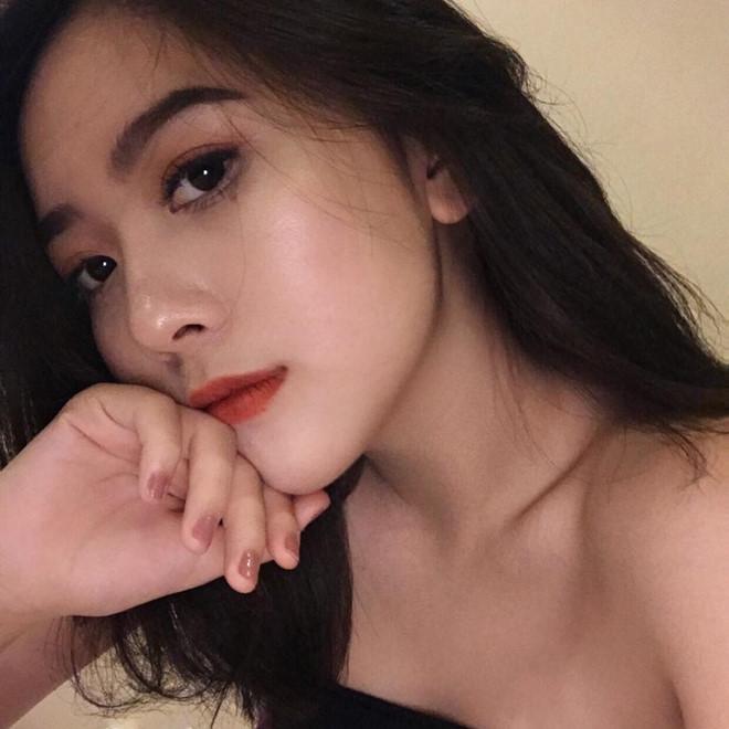 Nữ sinh được ví là bản sao của Jessica-1