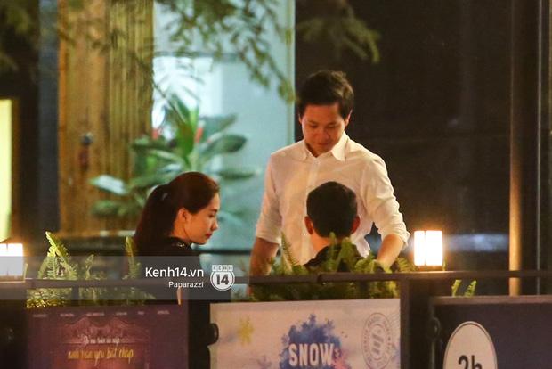 Hoa hậu Thu Thảo xuất hiện tay trong tay tình tứ cùng chồng sắp cưới trên phố-6