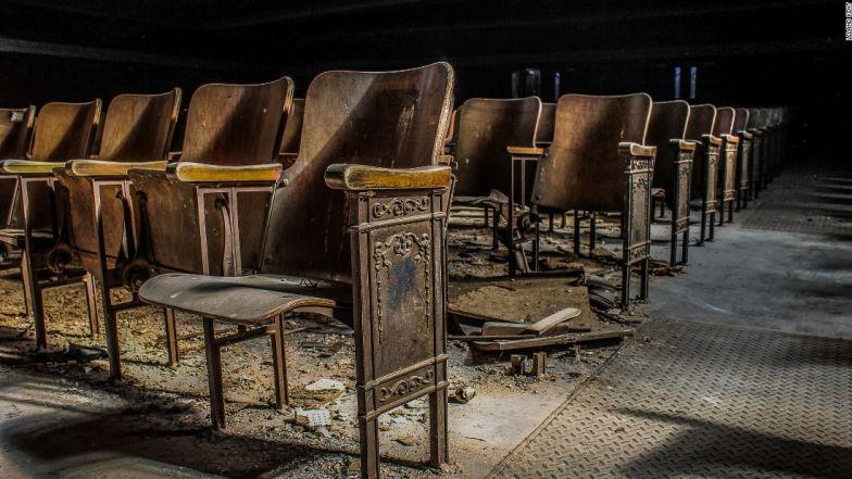 Lạnh người đột nhập thành phố ma bị siêu bão tàn phá-2