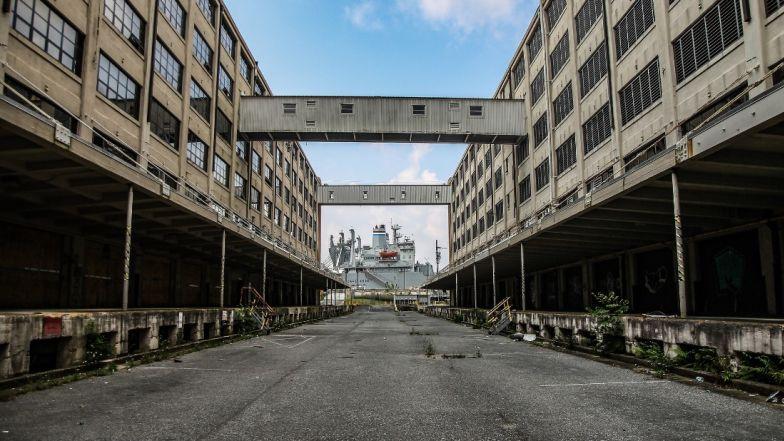 Lạnh người đột nhập thành phố ma bị siêu bão tàn phá-5