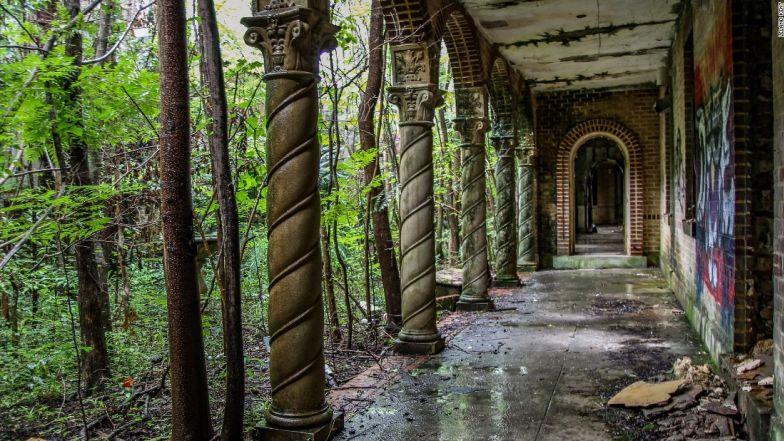 Lạnh người đột nhập thành phố ma bị siêu bão tàn phá-7