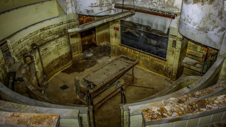 Lạnh người đột nhập thành phố ma bị siêu bão tàn phá-9