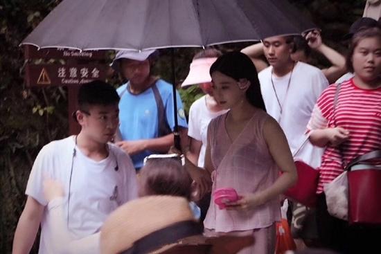 Phạm Băng Băng lại gây bão với loạt ảnh diện váy áo mỏng tang lộ nội y-1