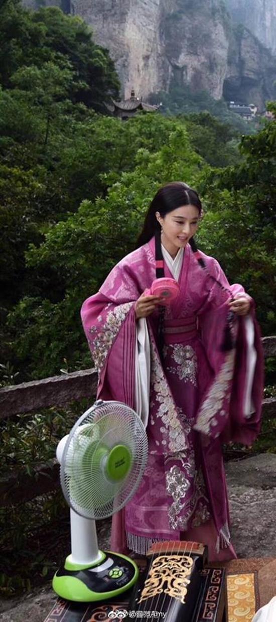 Phạm Băng Băng lại gây bão với loạt ảnh diện váy áo mỏng tang lộ nội y-3