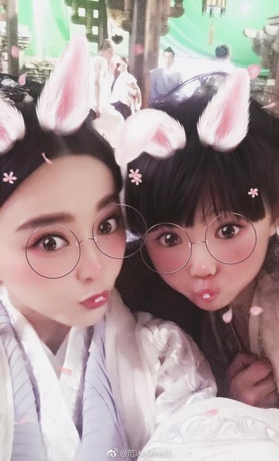 Phạm Băng Băng lại gây bão với loạt ảnh diện váy áo mỏng tang lộ nội y-5