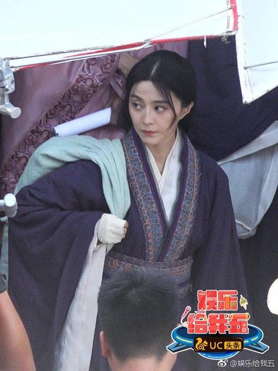 Phạm Băng Băng lại gây bão với loạt ảnh diện váy áo mỏng tang lộ nội y-9