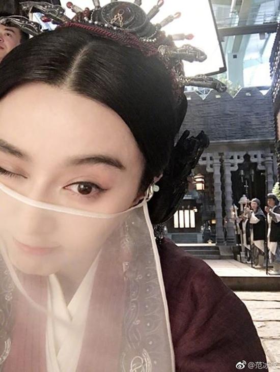 Phạm Băng Băng lại gây bão với loạt ảnh diện váy áo mỏng tang lộ nội y-6