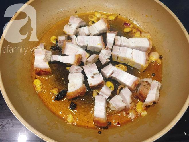 Cơm tối hết trong nháy mắt với thịt quay kho dưa chua siêu ngon-3