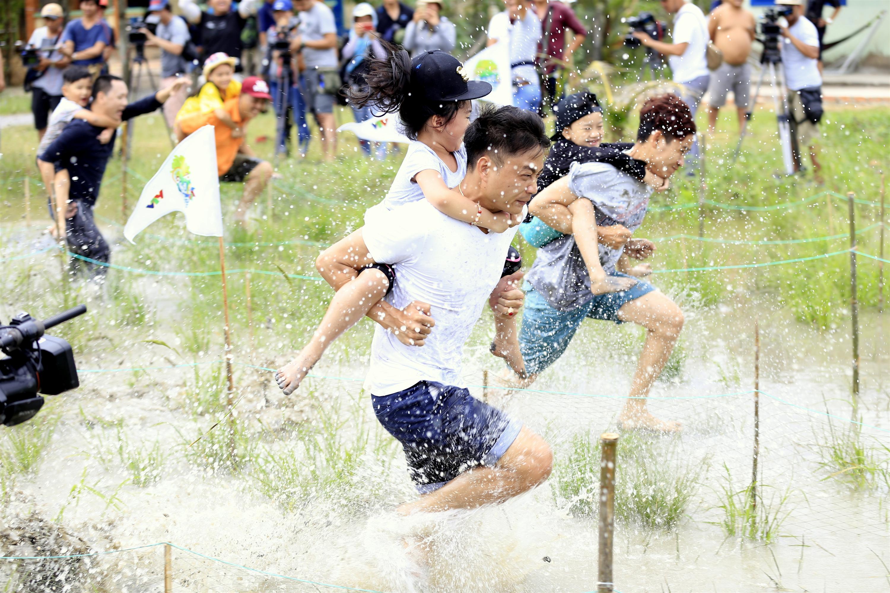Bố ơi! Mình đi đâu thế: Chíp Sún ngại ngùng thừa nhận phải lòng Kitty-10
